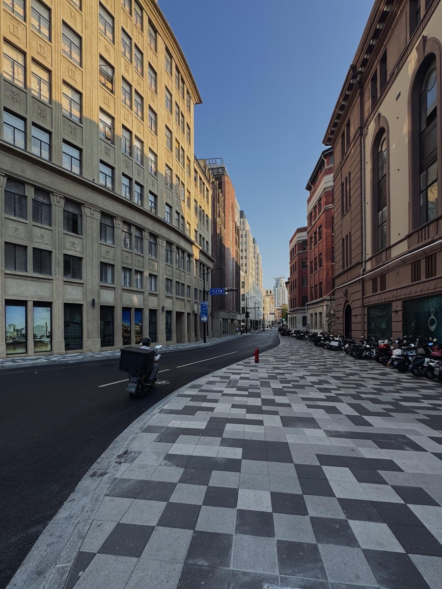 idealizeing's tweet image. 过了乍浦路桥，就像到纽约了