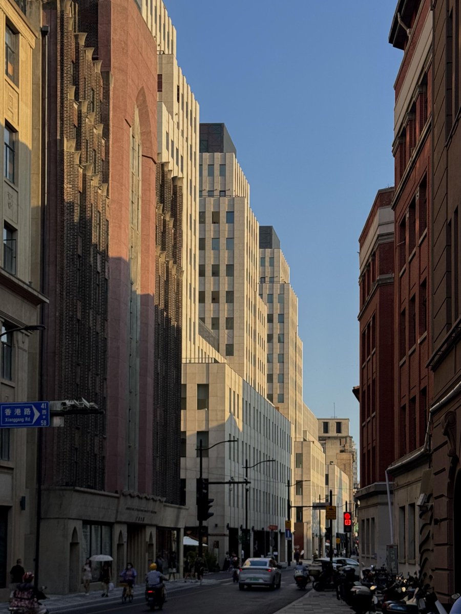 idealizeing's tweet image. 过了乍浦路桥，就像到纽约了