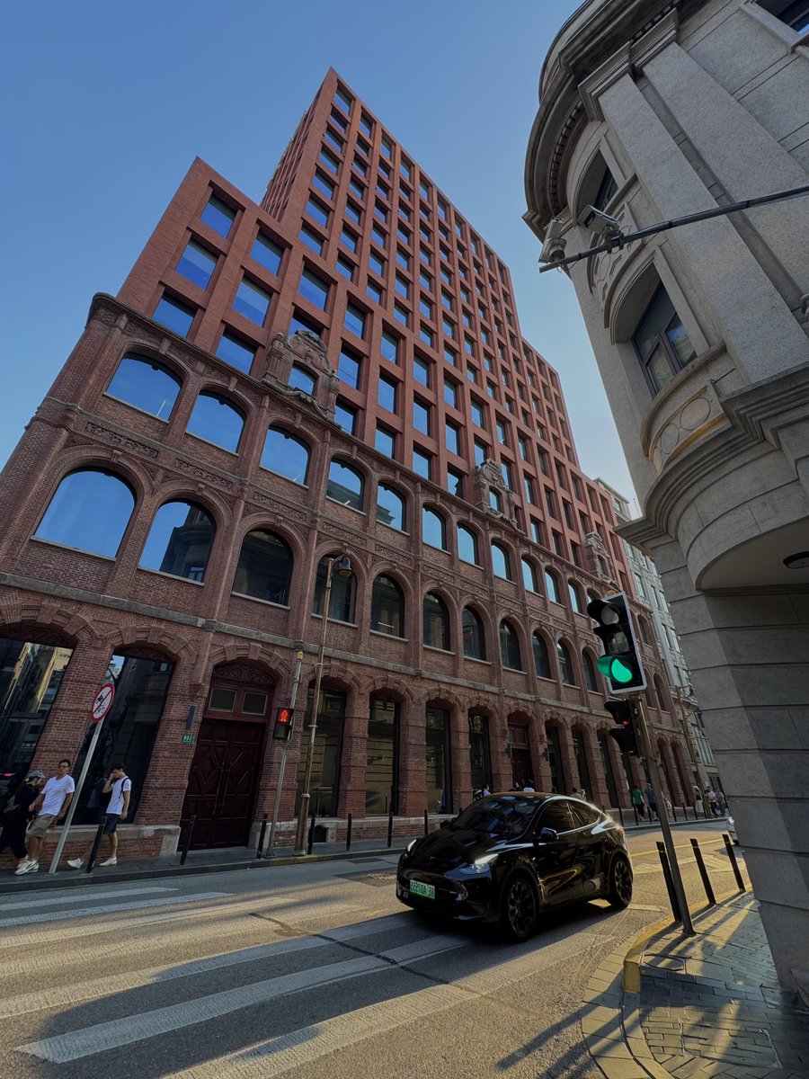 idealizeing's tweet image. 过了乍浦路桥，就像到纽约了