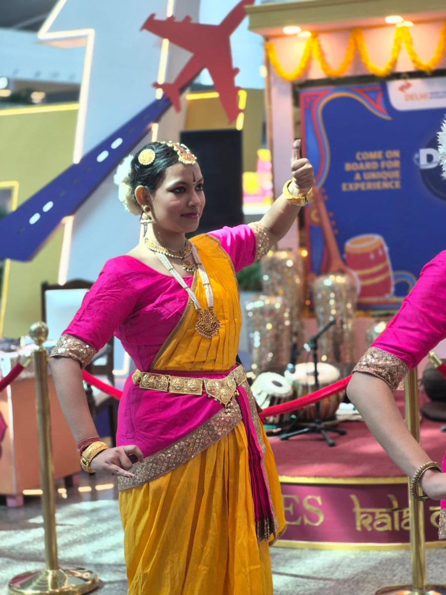 nandiniigarg21's tweet image. Delighted to witness a beautiful Bharatanatyam performance at IGI Terminal 1 during the Diwali celebrations. The grace, rhythm &amp;amp; expression were mesmerizing - a perfect showcase of India’s rich cultural heritage! 👏🏻💯 @delhiairport #DiwaliCelebration #DelhiAirport #Terminal1
