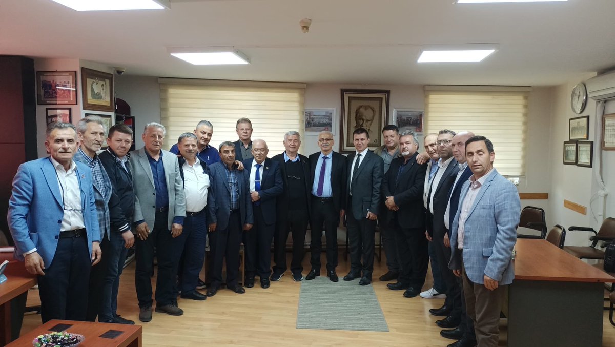 Mahallelerimizin sesi olan değerli muhtarlarımızın 19Ekim Muhtarlar Günü'nü kutluyorum İSKİ olarak Muhtarlarımızla İstanbul’un dört bir yanında yürüttüğümüz hizmetlerde muhtarlarımızın bilgi tecrübe ve katkılarıyla kentimizin ihtiyaçlarına daha hızlı ve doğru çözümler üretiyoruz