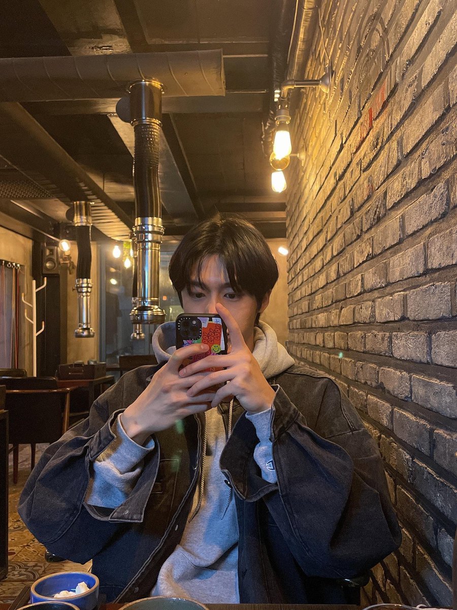 liumccdo's tweet photo. 시��이지나도변하지않는게있대................ https://t.co/vTSbGbb1SM