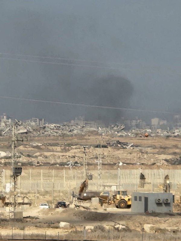 BREAKING 🔴

Hamas violates ceasefire, here’s what we know so far: 

•  Explosion on IDF engineering vehicle in Rafah, likely anti-tank or IED attack, multiple IDF casualties reported. 

•  Air Force struck preliminary terror targets in Rafah in response

•  Sniper attack on