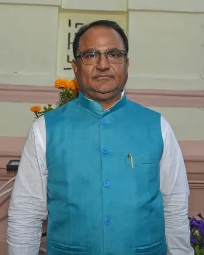 simabakhtar2's tweet image. शहनवाज आलम को छोड़कर RJD ने AIMIM से भागे तीनों विधायकों का टिकट काट दिया ,

#biharelection2025 #MIM