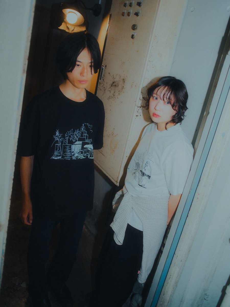 本日より新しいTシャツ販売します！

size:M,L,XL
color:Black,White
price:¥3,000(in tax)

design:<a href="/greenkazukikun/">かずき</a> 

model
L:安藤fromしろつめ備忘録 (<a href="/vonvonvonvo/">安藤(ハウストモヨ)</a>) XL着用
R:中西りか(<a href="/992rn/">中西りか</a>) L着用

photo:<a href="/tatsuhito_tkg/">タカギタツヒト</a>