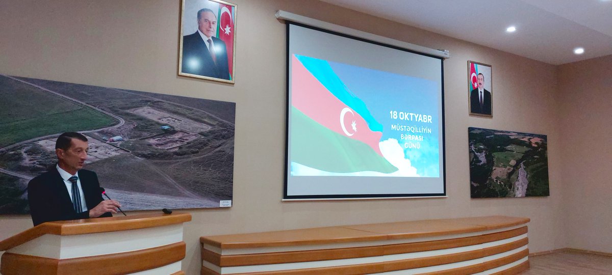 Qəbələ Dövlət Tarix-Bədii Qoruğunda 18 oktyabr Müstəqilliyin Bərpası Günüdür başlıqlı toplantı təşkil olunub.
Diqqətə çatdırılıb ki, bu gün Müstəqilliyin Bərpası Günü Azərbaycanda rəsmi bayram kimi qeyd olunur və iş günü hesab olunur.