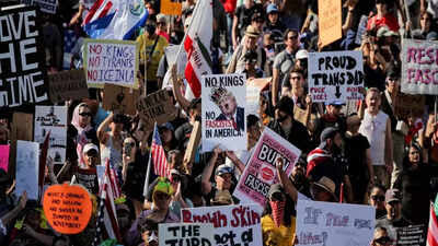Fans_Bharat's tweet photo. #NoKings symbolizes a rejection of  authoritarian tendencies, emphasizing that America has no monarchs and power belongs to the people.

Protesters rallied against:

Domestic military deployments: Use of troops for crowd control and border enforcement.

Attacks on critics: Efforts to prosecute political opponents, journalists, and activists.

Federal government shutdown: Ongoing gridlock, blamed on Trump's agenda.

Foreign policy: Handling of tariffs, impacting everyday Americans.

Broader authoritarianism: Perceived erosion of civil liberties, free speech, and democratic norms.