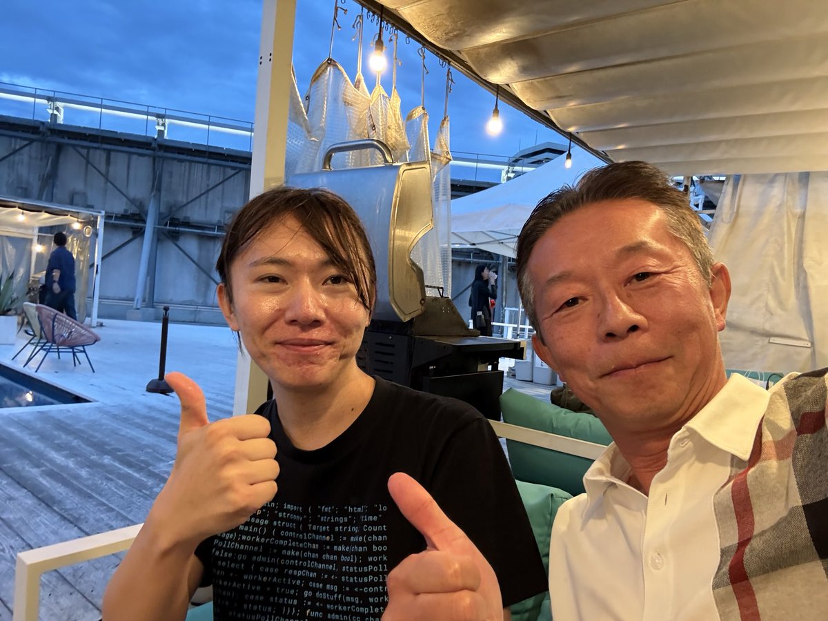 tkurimot's tweet image. 今年設立されたばかりの政党、チームみらいのバーベキューパーティーに参加しました。

党首の安野貴博参議院議員と記念撮影。

デジタル後進国の我が国をデジタル先進国に引き上げるよう頑張って欲しいです。
ささやかながら応援してます。

#チームみらいBBQ