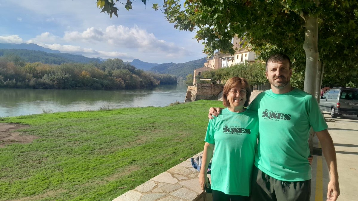 El president de Vegueria, <a href="/felipmonclus/">felipmonclus</a>, i la presidenta de la Ribera d’Ebre, Àngels Llombart, participen a la VII Cursa de les dones de les Terres de l’Ebre a Miravet. 

Fem un pas endavant pel suport a la lluita contra el càncer!

#solidaritat #lluitacontraelcancer