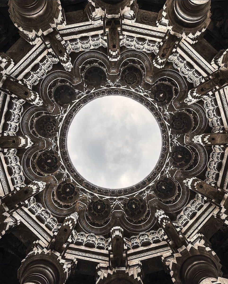 Never forget to look up whenever you visit an old temple.