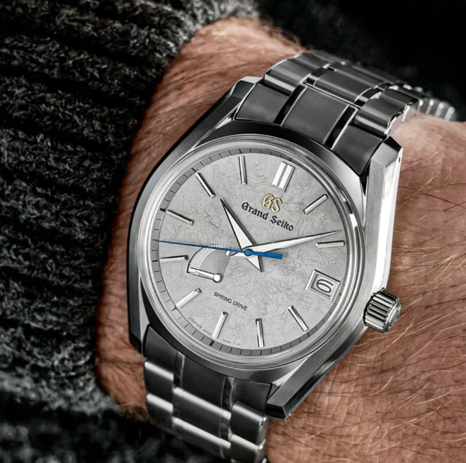 Grand Seiko The ‘Taisetsu’ Winter Snow Spring Drive captures the serene beauty of Japan’s winter snow.

Discover more: rudells.com/grand-seiko-th…

#GrandSeiko #Taisetsu #SpringDrive #RudellTheJewellers