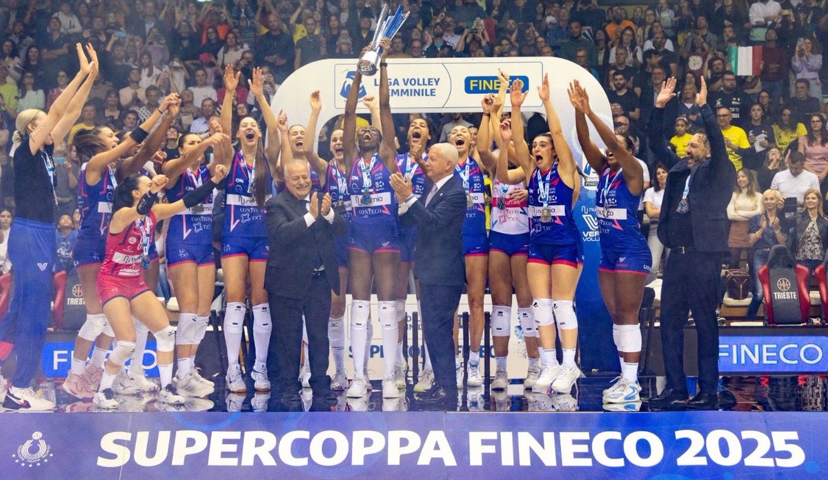 toMMilanello's tweet image. 🏐 È successo!

La Vero Volley Milano ha vinto la #Supercoppa 2025 e ha sancito così la fine di un dominio totale della #ImocoVolley Conegliano, che non perdeva un trofeo nazionale dal febbraio del 2019, vincendo ben 18 titoli di fila (6 Scudetti, 6 Coppe Italia, 6 Supercoppe).