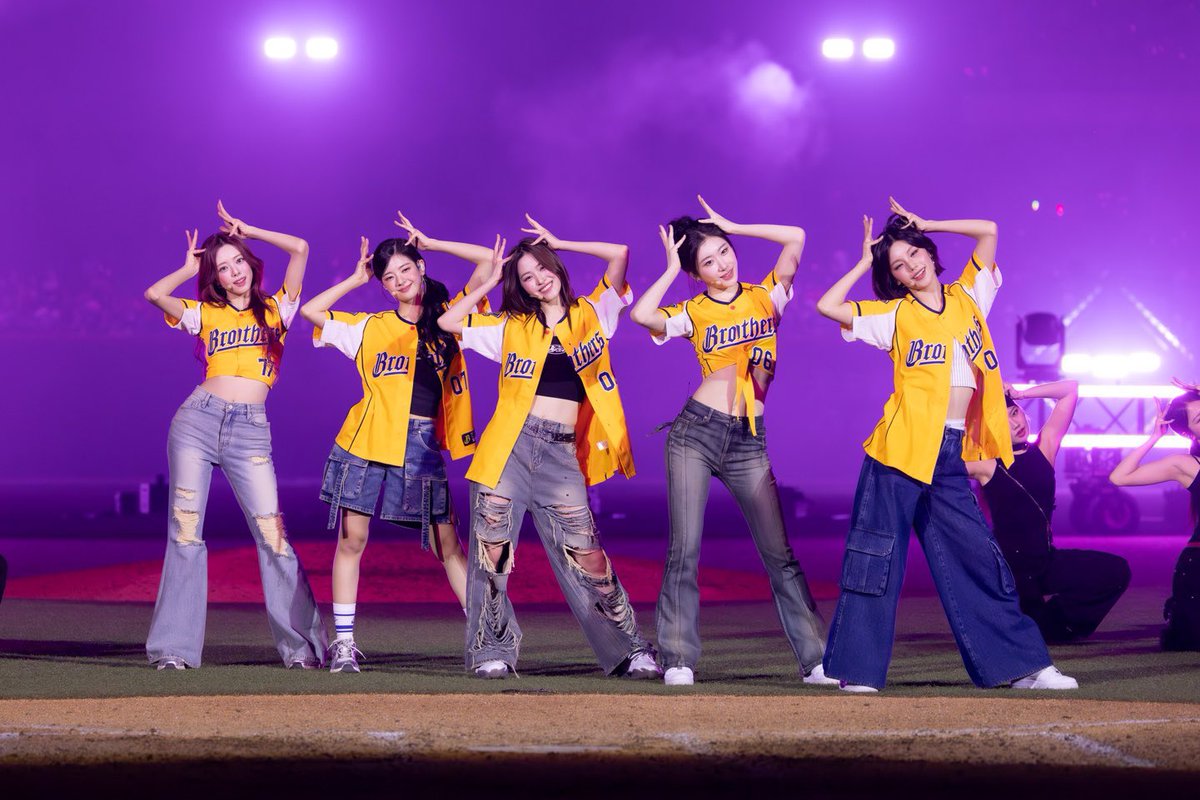 I’ve got 2,680 followers. Let’s say 1K hate me, 1K are inactive, and 180 are bots. That still leaves 500 real ones… Let’s make it count 😎

I vote for #ITZY on #2025MAMAVOTE