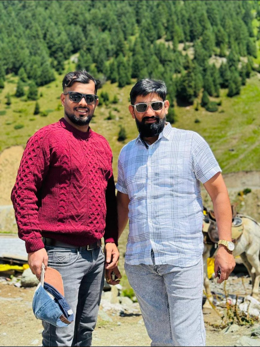 ronitjain66666's tweet image. भिवंडी भाजपा आमदार श्री महेश चौगुले साहेब क्या सही में खुद लक्ष्मण ललन यादव उर्फ लक्ष्या को हर गुटखा माफियाओं तस्करों से हर गोनी पर पैसा वसूलने के लिए रखा है ? क्या श्री महेश चौगुले साहेब सच मे गुटखा माफियाओं के पार्टनर हैं ? ये सवाल इसलिए बहुत जरूरी है क्योंकि भिवंडी में गुटखा…