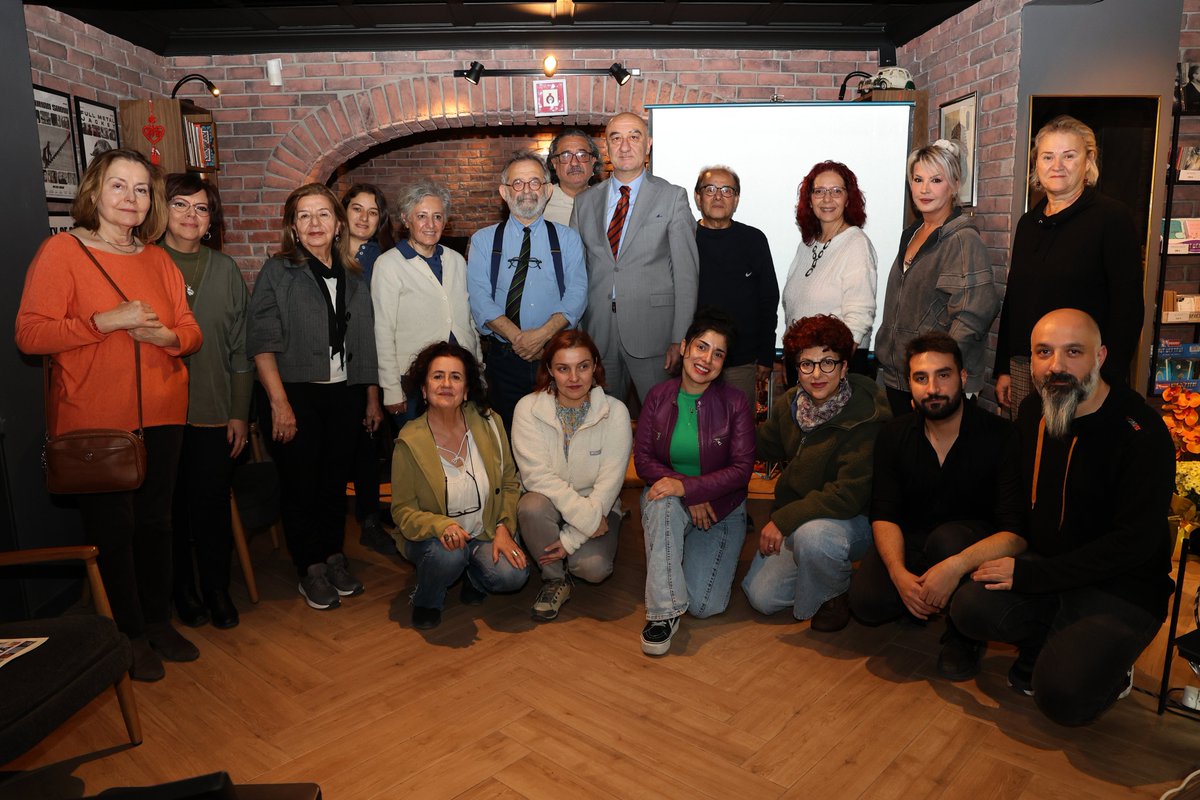 Ayrancı Fest etkinliklerinde 16 Ekim 2025 akşamı Serdar Şahinkaya ile Atatürk Orman Çiftliği ve Merkez Lokantası üzerinden Ankara'nın cumhuriyetten bugüne lokanta ve içkili lokanta geleneğini konuştuk.

#ayrancıfest
#ayrancımderneği
📷 Melda Akalın