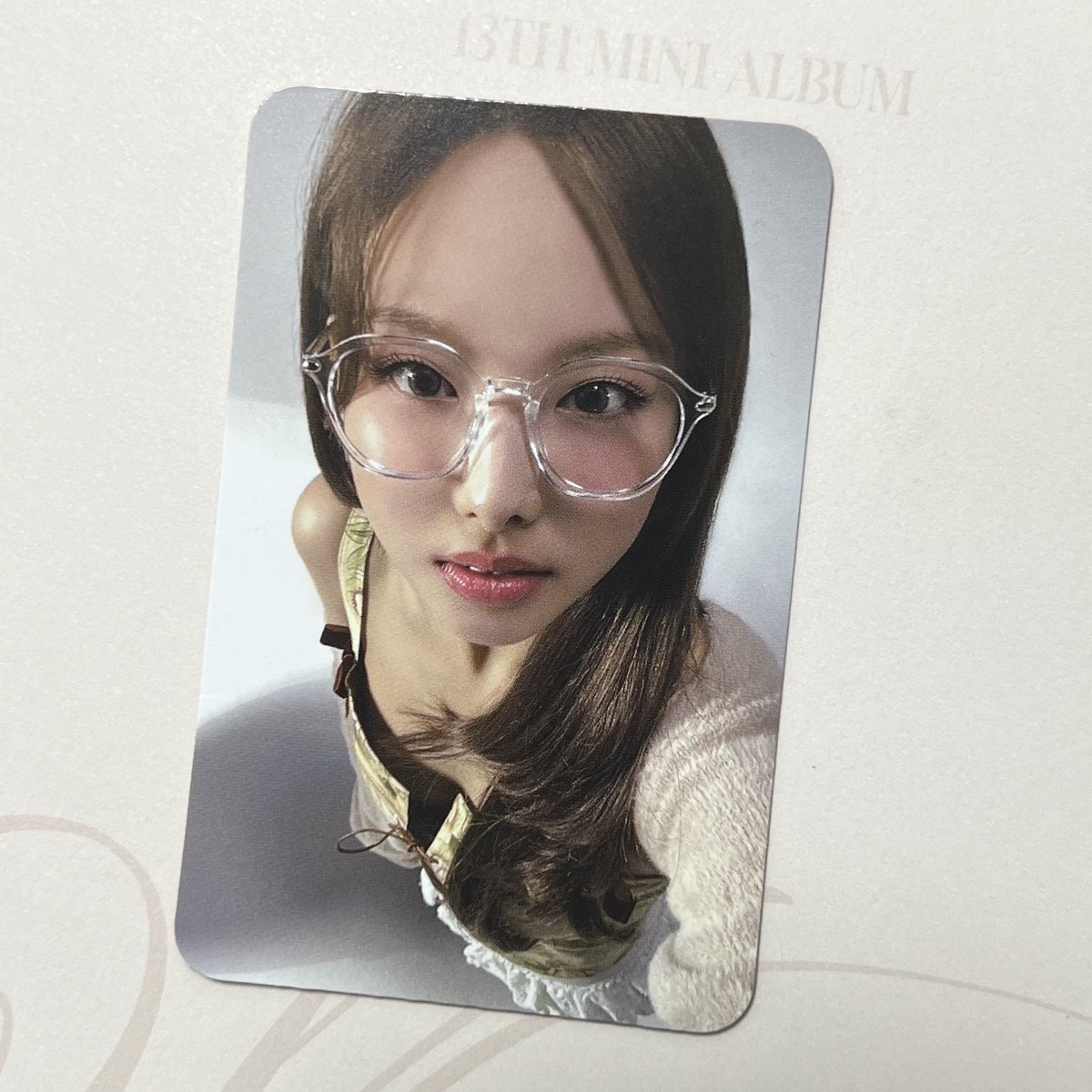 nahyoss's tweet photo. wtb nayeon specs pls https://t.co/cRLIuOkTNq