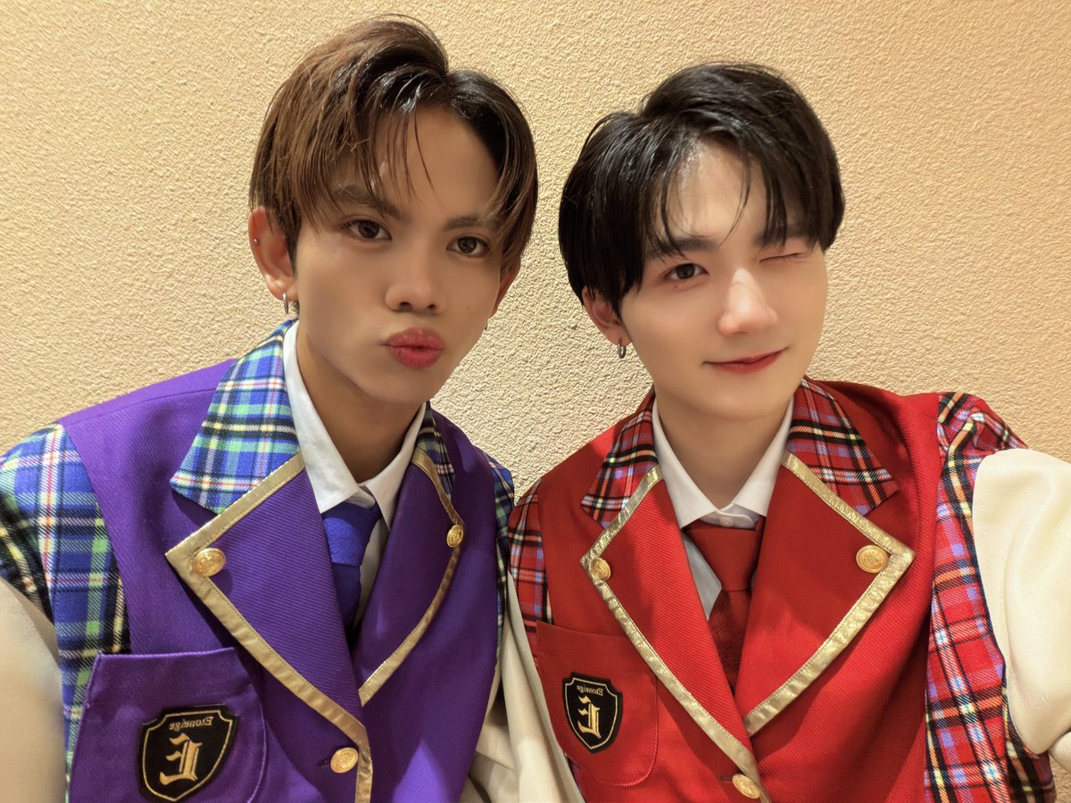 etoneige_yuto's tweet image. 本日は『タワレコツアーin 川崎ラ チッタデッラ』にきてくれてありがとうございました!!!
いつもと違う髪型もすき?
毎回赤のペンライト見る度に幸せな気持ちになるからいつも振ってくれてありがとう🪄❤️
みんなの事もぜっったい幸せにするね☺️
次はEtostage!で会おうね👋
#エトネタワレコツアー