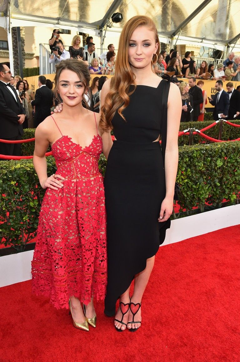 Maisie Williams and Sophie Turner 😍