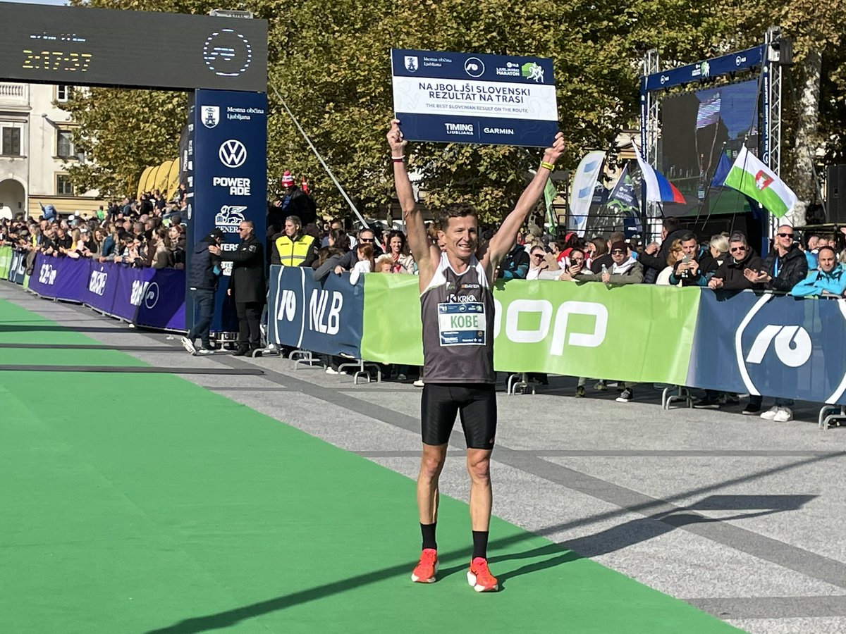 Primož Kobe postavil nov slovenski rekord trase Lj. maratona (neuradno 2:17:03): "Odlično sem se počutil, super podpora ob progi, hvala organizatorjem, da sem imel narekovalca ritma.". #ljubljanskimaraton <a href="/rtvslo/">📱MMC RTV Slovenija</a>