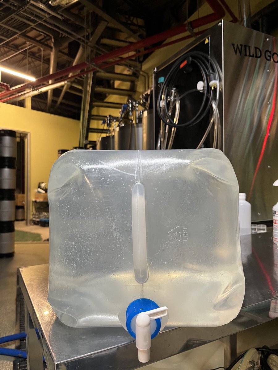 「香りそのものを発酵させてみたい」
発酵芳香蒸留水プロジェクト第二弾。
造ってました。もうじきリリースできます。

今回も幾星・京都蒸留室のご協力のもと、希少木材「神代杉」の芳香蒸留水を分けてもらい、それを発酵、そしてビール原液とブレンド。

続報をお待ち下さい。