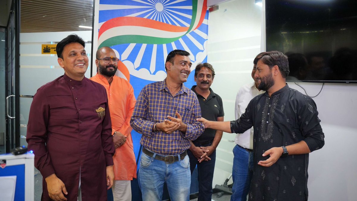 prprofessional7's tweet photo. It wasn’t just Diwali, it was PRP Wali Diwali!
This Diwali, PRP offices across India lit up not just with diyas, but with laughter, music, and togetherness!
#PRPWaliDiwali #TeamPRP #FestivalOfLights #PRPFamily https://t.co/ANOSYMaknk