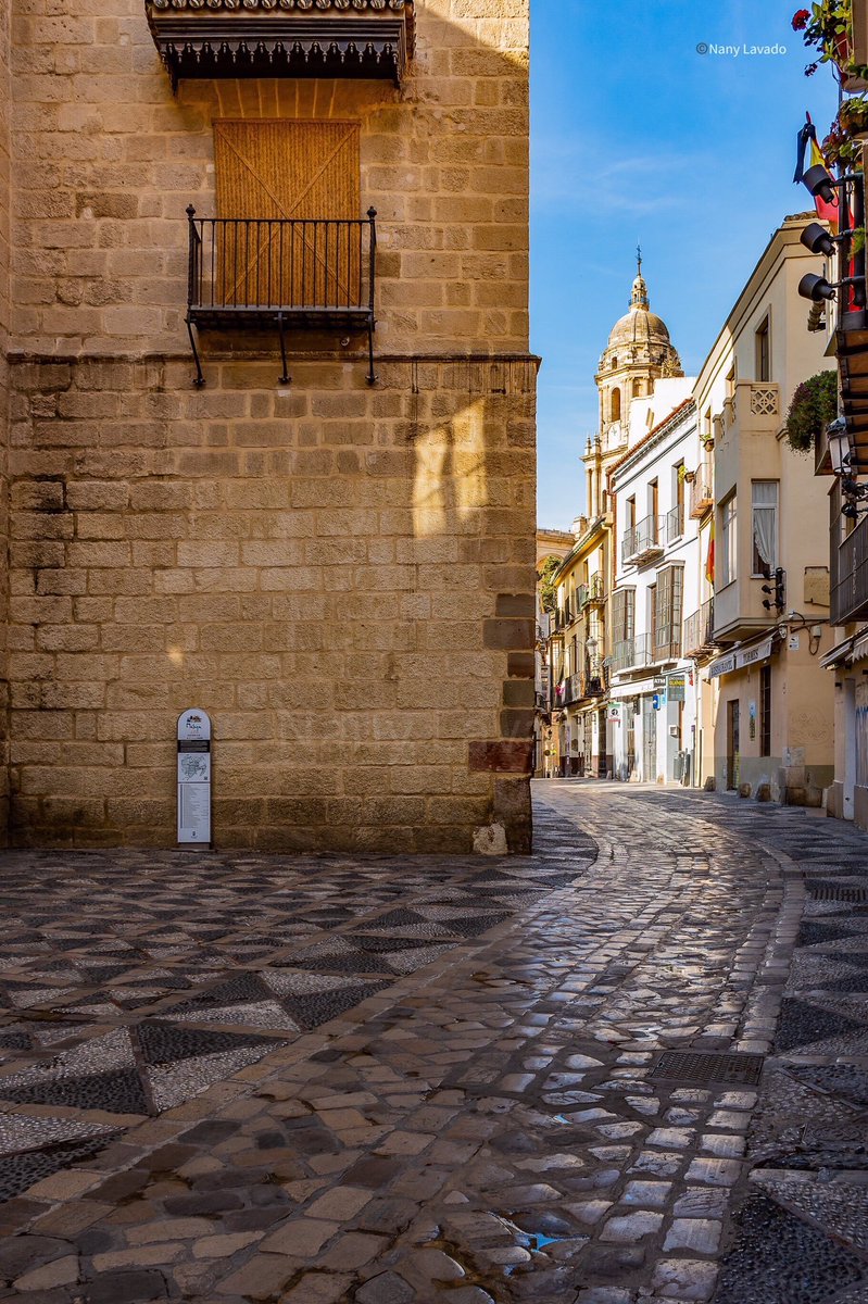 ¡Feliz domingo desde #Málaga!
Calle San Agustín
#SienteMLG

Foto: <a href="/nanyfotografia/">Lechuza inquieta (Nany Lavado)</a>