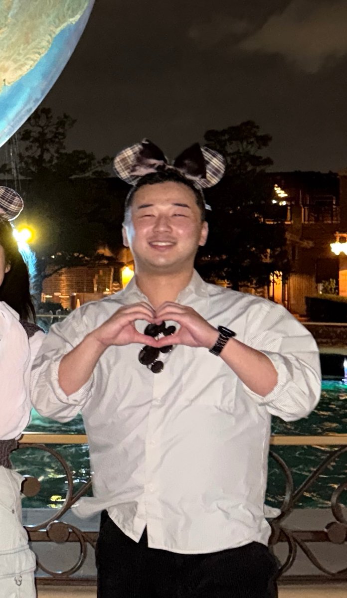 NPf5D's tweet photo. 初めてのディズニーシー🎃🫶🏼 https://t.co/XfAeFMQ72x