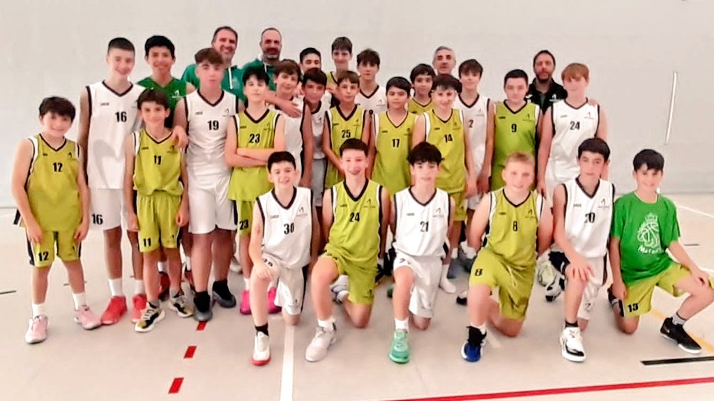 Bonito derbi el celebrado ayer entre #Ademar Mercury y Hércules. Seguimos disfrutando 💪🏻💚🏀
#Baloncesto