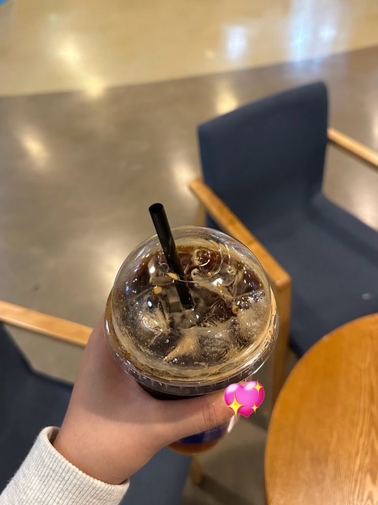 … 도서관 카페에서 아샷추 샀는데 너무 맛없어