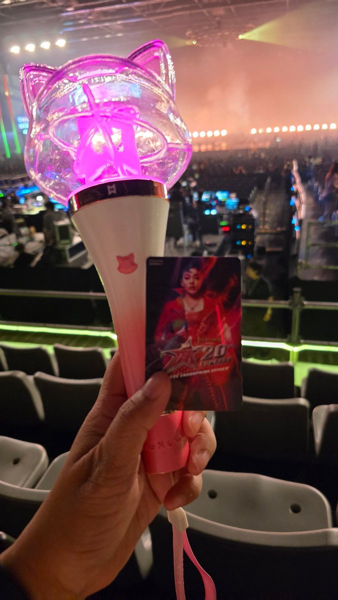 MiracleLife136's tweet image. แม่มารอนิวที่สแตนด์แล้วนะวันนี้

CHAWARIN x DA Day2
#DA20ConcertxNuNewD2
#JulasHerbXDA20Concert

 —✿꒰@CwrNew #NuNew ꒱ ˚ ༘  ◡̈   ིྀ