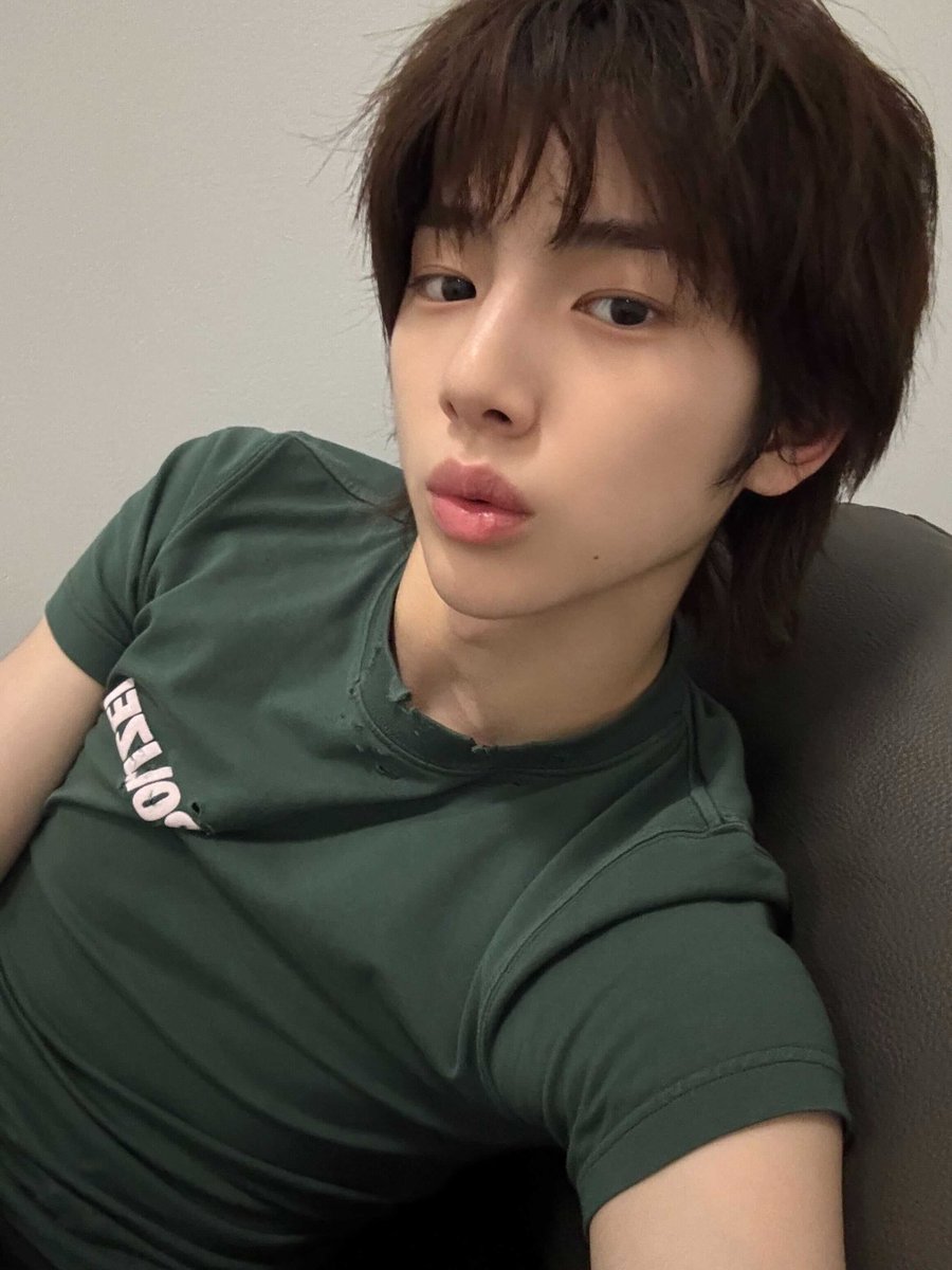 chaitatphu's tweet photo. มองกล้อง เชิ่ดหน้าเบาๆ เห็นมุมข้างนิดๆ มากกก https://t.co/DQYTDdqcEm
