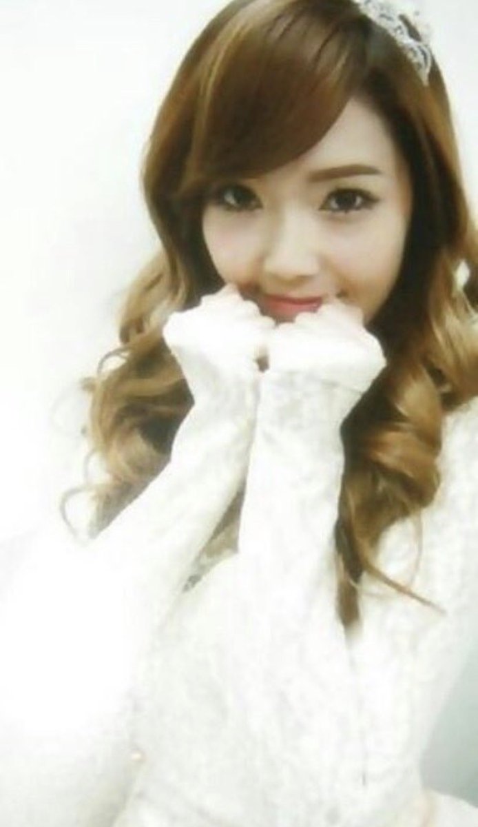 calsofstars's tweet image. how I feel after being too afraid to eat a banana but binge on donuts 2mins later