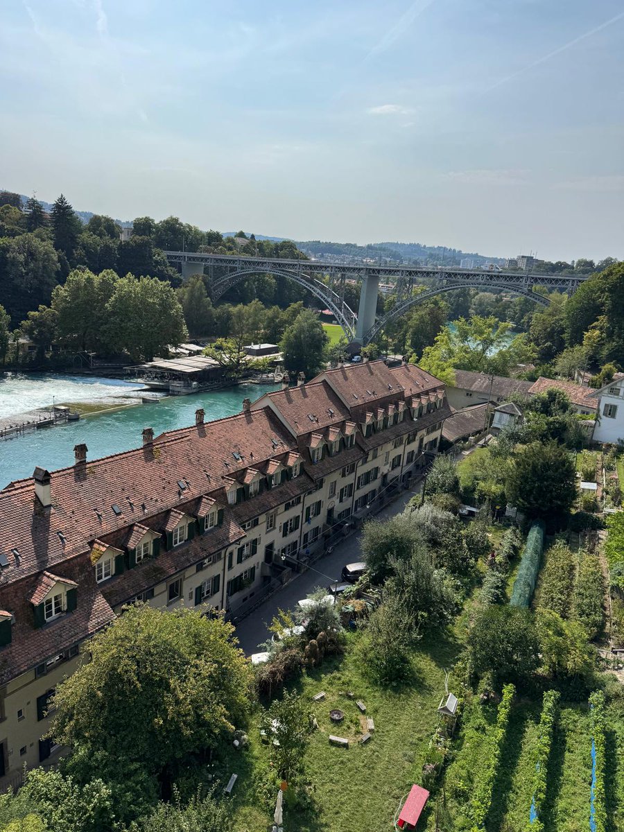 AmarzoaVV's tweet photo. 🐶 Perro Verde 2024 under the sunny skies of Bern 🇨🇭☀️Fresh, vibrant, and full of life. 100% Verdejo from Rueda by @uvasfelices 🍇💚
#PerroVerde #UvasFelices #RuedaWine #SpanishWine #Bern #Switzerland #Verdejo #WineLovers https://t.co/8E5XNjRRr9