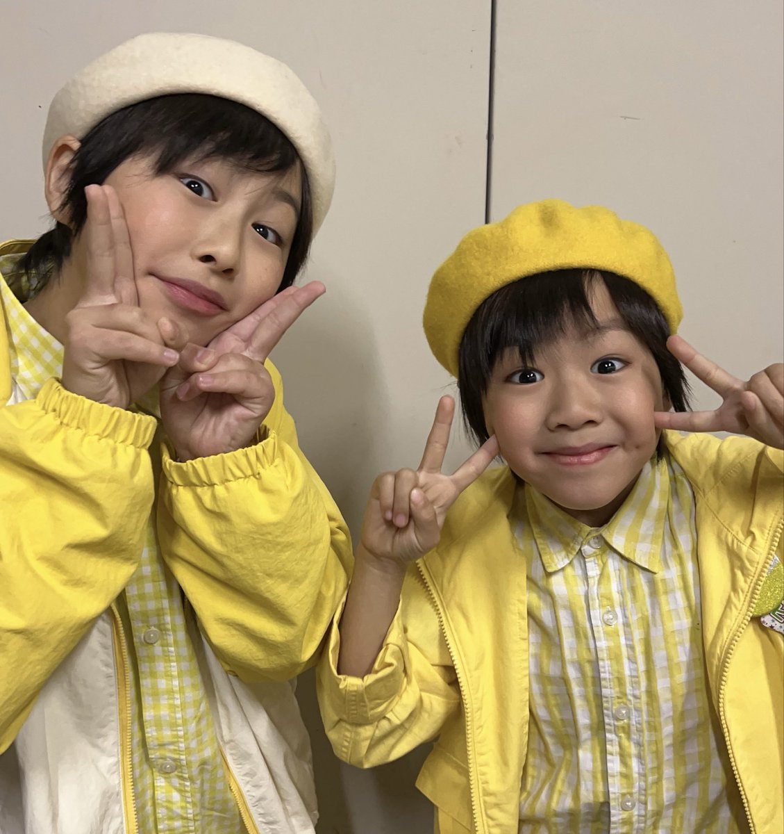 SS_sei5588's tweet photo. 🎬劇場用短編映画 第3弾『歌って！』🎤
クラウドファンディング本日〆切‼️‼️
募集終了まで残りあと🔥5時間 🔥
是非お力添え宜しくお願いします🙇🙇‍♂️⬇️
#クラウドファンディング
https://t.co/8gIEQIFOuX
#ちょこモ 
#映画
#歌って
#しょうせい
#しゅんせい
#兄弟
#黄色衣装
#復活
#1年前
#スリーピース https://t.co/IynEUULYJc