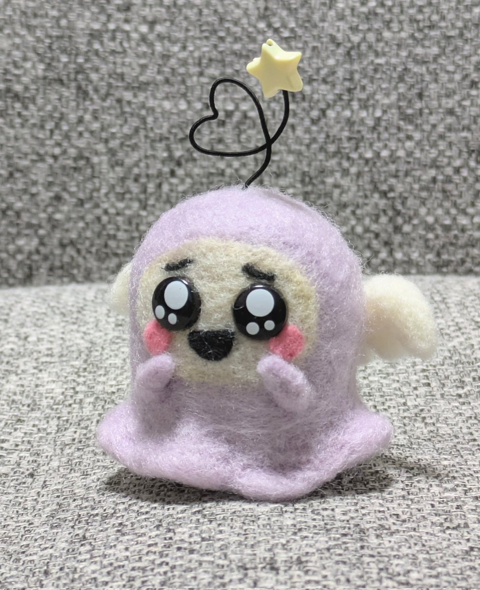 tamagochi_oji's tweet image. 手芸ショップ見てたらうるうるおめめを見つけてしまい、こりゃ作るしかないと言う事で2代目ぴゅえるっち作成しました😁
初代とパシャリ📸