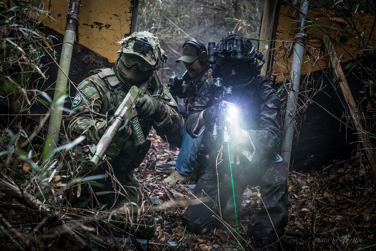 zero_ofdarkness's tweet image. 本日バンブージャングルでのサバゲ参加の皆様お疲れ様でした！
今日は久々にゼンカのジョンさんにお会いできたので一緒にイツメンで撮影しました！
てなわけで本日のソクホです！＼(^o^)／
#バンブージャングル