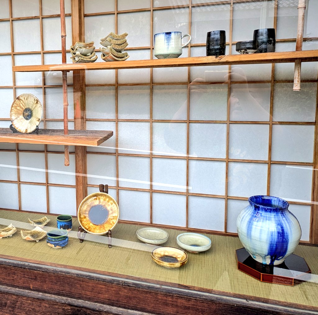 「特輯・伊平充輝作陶展」のほう、まだまだ会期ございますので是非お立ち寄りくださいませ(*^^*)