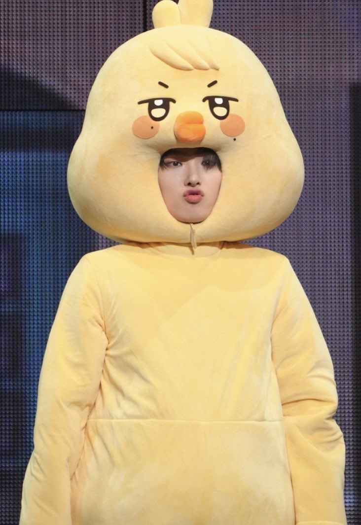 근데 오늘 밍기 왤케이쁘냐