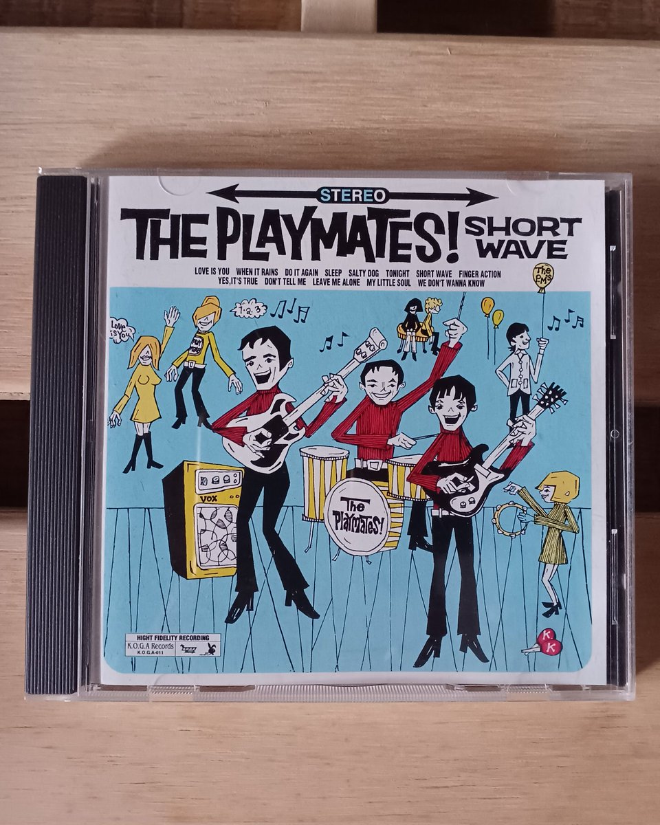 30年前の『Short  Wave』ジャケット裏の写真で着てたシャツ、実はまだ着ています笑
#theplaymates_shortwave