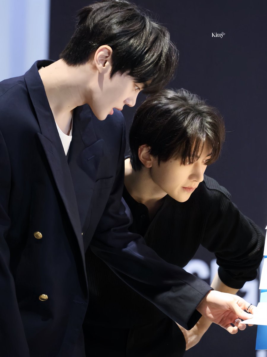 251019 팬싸 in Bangkok

진짜 멋있는 두 명🥹

#매튜 #MATTHEW #マシュー #김규빈 #GYUVIN #ギュビン #제로베이스원 #ZEROBASEONE #제베원 #ZB1