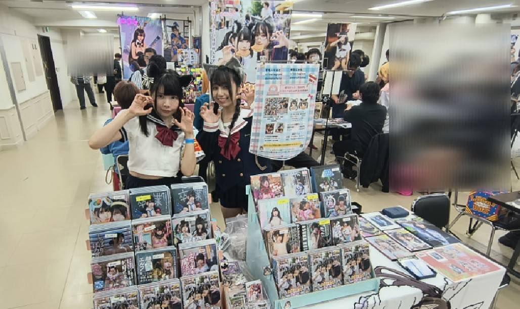 10/19  同人誌クラブ資料17
【ゆるケット】

USBデータ販売

1分写真撮影会

写真使った漫画制作

ガチャやチンチロ
(タペストリーやポスター)

型抜き

＊
ピンキーwebさん
みつの味×ぎるてぃどーるずさん
うさぎごやさん
める12歳さん
から掲載許可もらってます

#同人誌クラブ