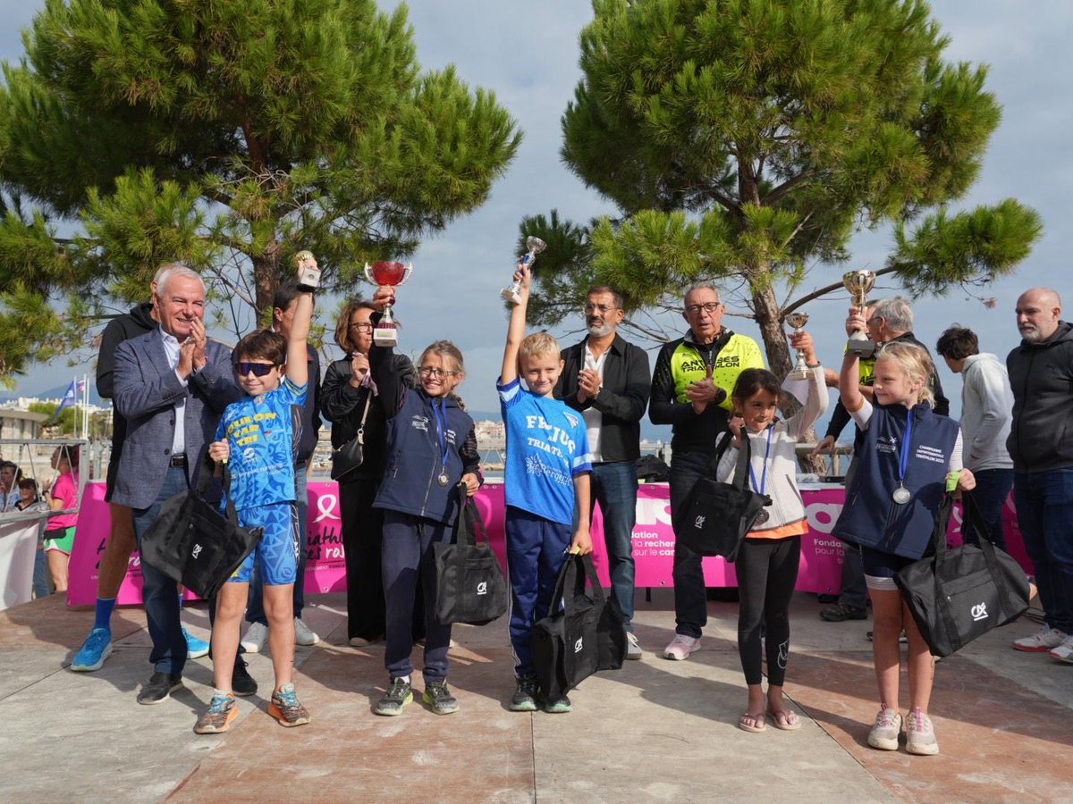 Tout le week-end, #Antibes se mobilise pour la lutte contre le cancer du sein.

À l’occasion d’Octobre Rose, le Triathlon des Roses réunit de nombreux participants qui repoussent leurs limites dans ce défi solidaire organisé par la <a href="/FondationARC/">Fondation ARC</a> et le club Antibes Triathlon.

Je