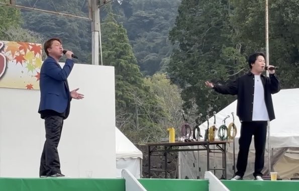 今日は急遽人吉温泉祭りで哲平さんのステージで歌わせていただきました！
来年はISHiKUMAで出演できたらなぁと願いつつ、心を込めて歌わせていただきました！
哲平さん暑い中ありがとうございました✨