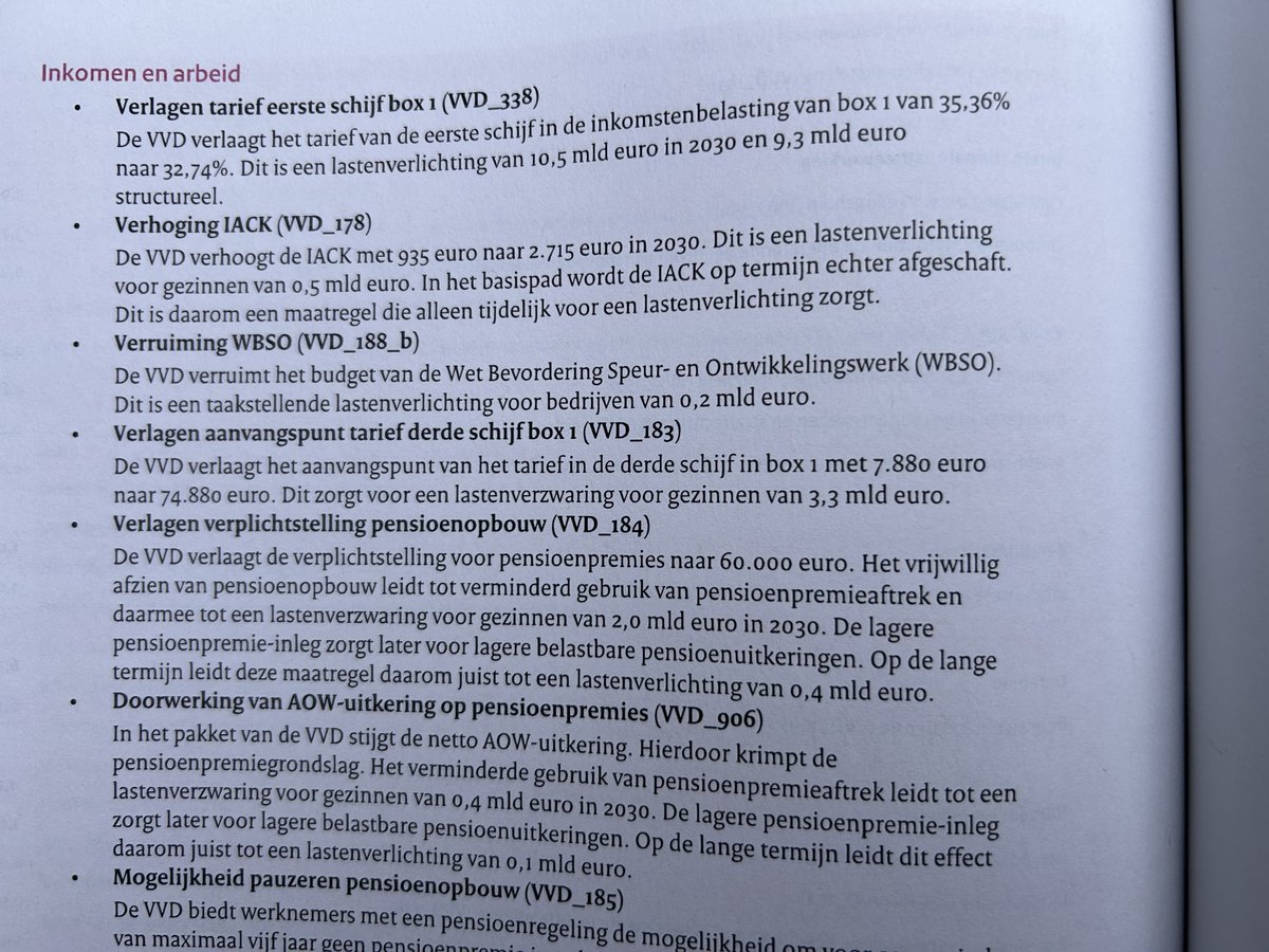 De aap komt uit de mouw

VVD anti-pensioenpartij

Werkgevers- Verzekeraars dolblij 

CPB: VVD verlaagt verplichtstelling  
voor pensioenpremies tot € 60.000 
Vrijwillig afzien pensioenopbouw leidt tot minder gebruik van pensioenpremie aftrek 
Zorgt later voor LAGER PENSIOEN”(1)