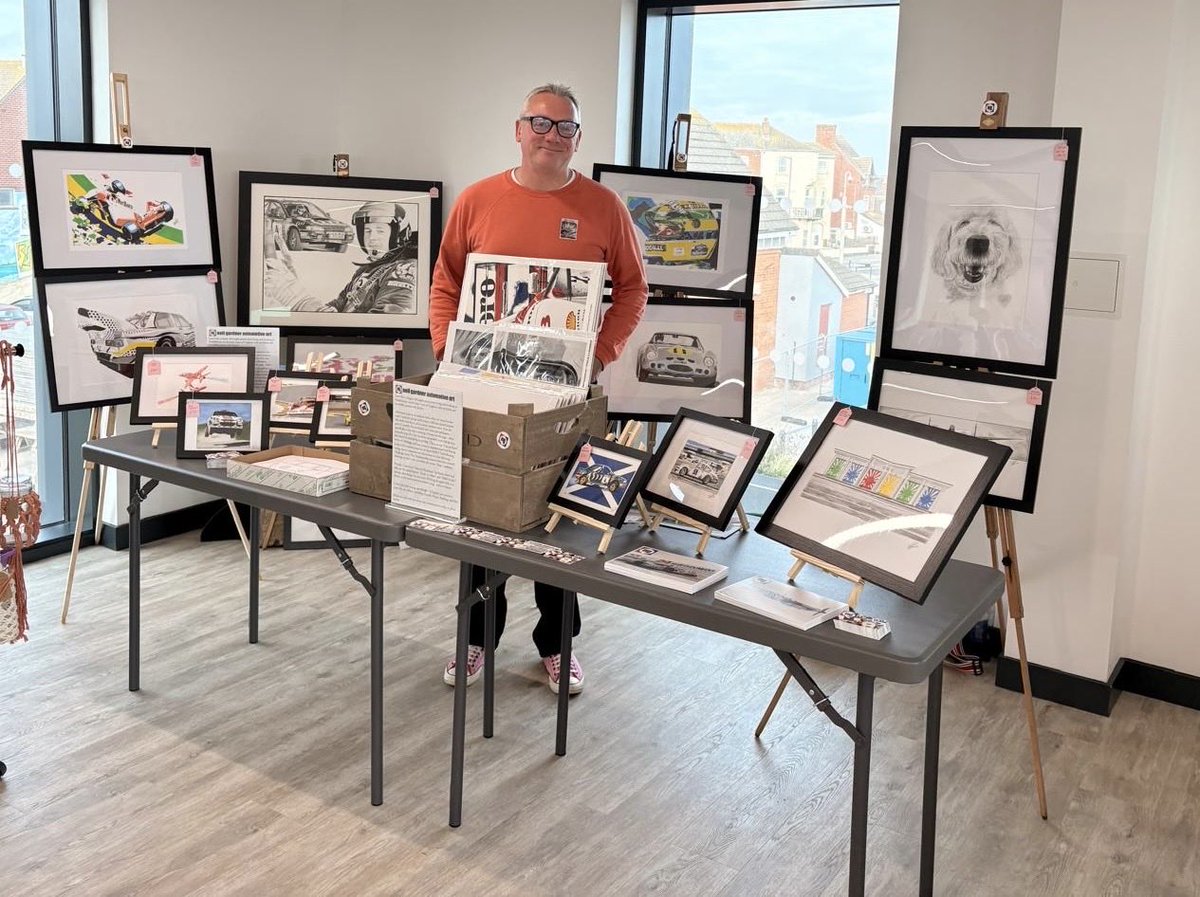 NGAutoArt's tweet image. This is me!

We’re at the #SeaviewColonnade in Sutton on Sea today until 4pm. Weather breezy but good!

Come say hi!

#SuttonOnSea #Mablethorpe #Lincolnshire  #coast #Art #F1 #ngautoart #rslstudio