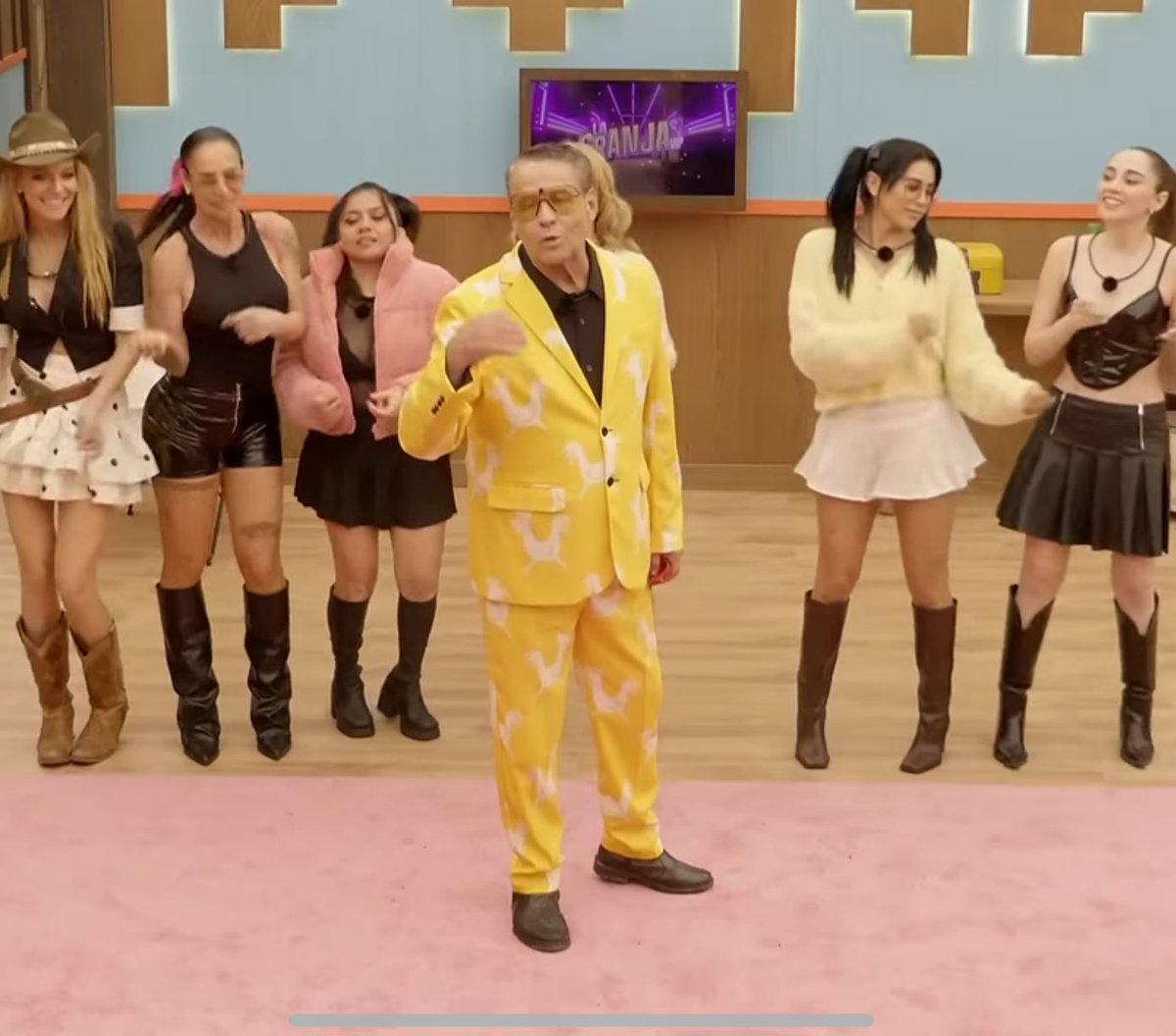 Y si en lugar de las galas nos ponen el Freddy Show? 🪩🕺🏽#LaGranjaVIP