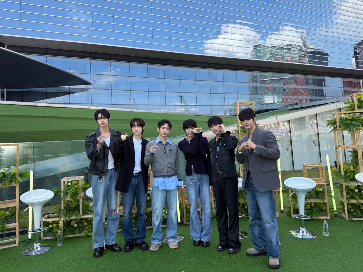 TPST__official's tweet photo. [📸TEMPIC]

25.10.19 <As I am> #Busking_in_Coex

iE~ 오늘 버스킹 어땠어요👀❓

템페스트는 오늘 코엑스에서 응원 가득 받아서 너무 행복했던 하루였어요🎶
같이 즐겨준 iE도, 멀리서 응원 보내준 iE도
모두 모두 고마워요 🫶

#TEMPEST #템페스트
#As_I_am #In_The_Dark
#Coex #코엑스 https://t.co/Uu2vGJaVzF