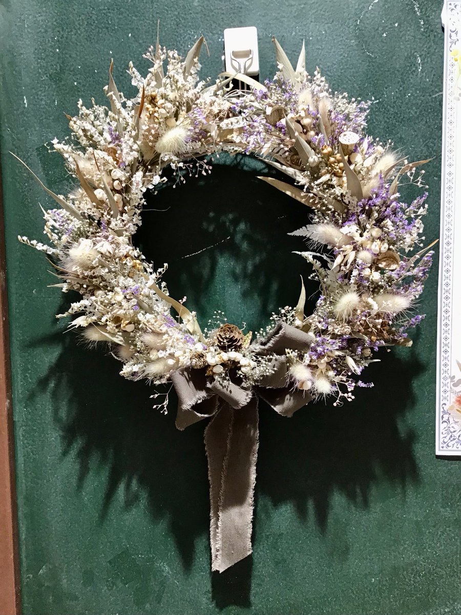 こんにちは
イノブン四条本店4階にて
2025年10月24日(金)   25日(土)
ナチュラルで大人可愛いクリスマスリースを手作りするイベントを開催致します☺️
時間①11:00〜13:00②13:00〜15:00③15:00〜17:00
参加費お一人様¥5830(税込)材料費込み
ご予約受付中です　ご参加お待ちしております😊
#イノブン