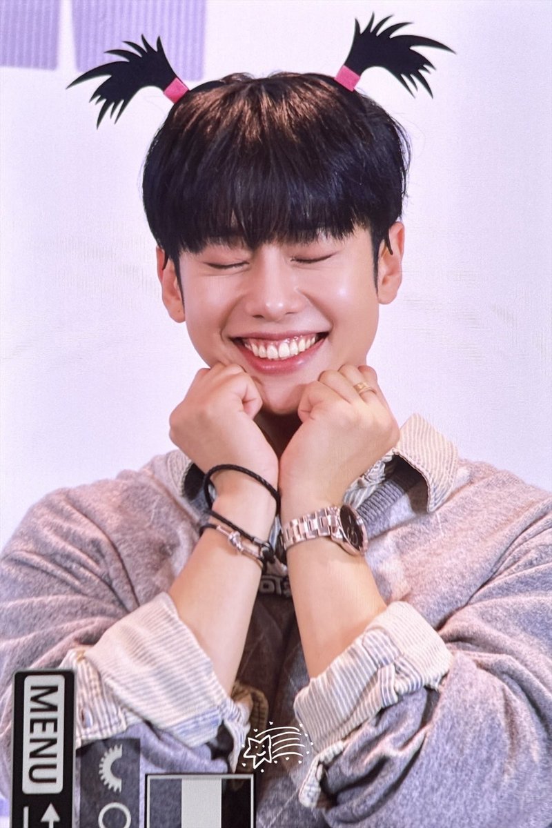 251019 #AB6IX #에이비식스 #김동현 #동현 #동현이의_가장_가까운
🐿️: 내가 이걸 하려고 머리를 검은색으로 덮은건 아닌데(ㅋㅋㅋㅋㅋㅋㅋㅋㅋㅋ