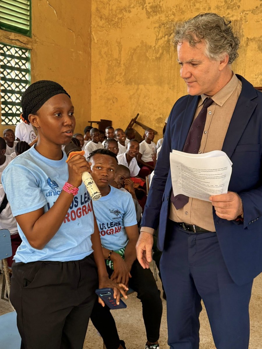 Clean hands = healthy minds 💧🖐️
This #GlobalHandwashingDay, I joined students in New Kru Town to celebrate children leading the way for a healthier, stronger #Liberia.
Only 3% of households have soap + water for handwashing We can change that! 

￼￼￼￼￼￼￼